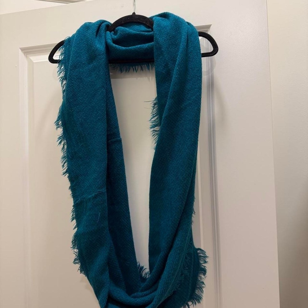 14th & Union Teal Infinity Scarf Frayed Edge Textured Knit Blue Green